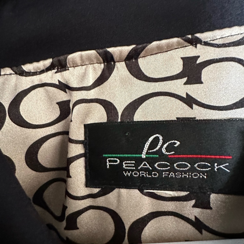 Peacock Chic Black Coat With Patterned Lining - image 6